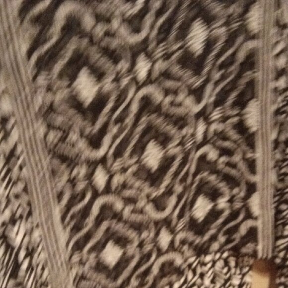 Allison Daley Monochrome Geometric Top - Picture 4 of 14